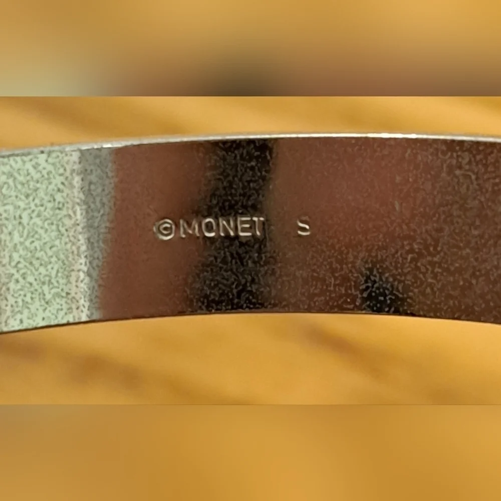 EUC Vintage Monet Silver Tone Thick Casual Shiny Bangle Bracelet Jewelry